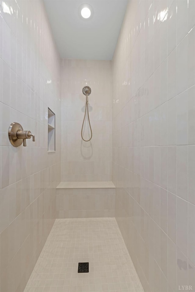 full bathroom featuring tiled shower
