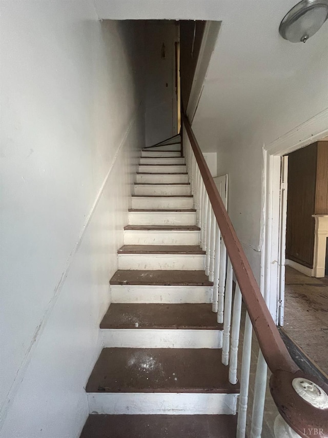 500 Amherst St, Lynchburg, VA 24504 - view of staircase