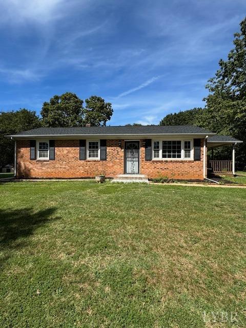 ranch-style house featuring brick siding and a front yard