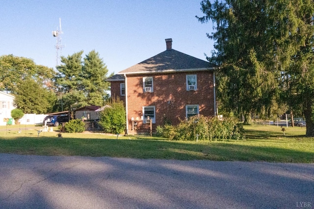 811 Broad St, Altavista, VA 24517 - view of front of home featuring a front yard