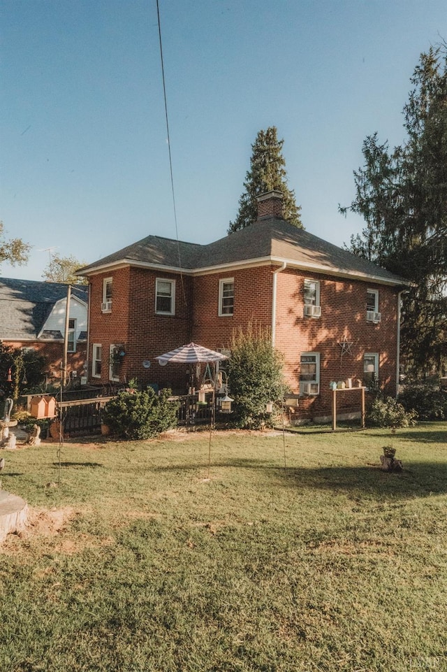 811 Broad St, Altavista, VA 24517 - rear view of house with a yard