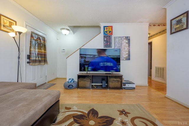 906 8th St, Lynchburg, VA 24504 - living area with wood finished floors and baseboards