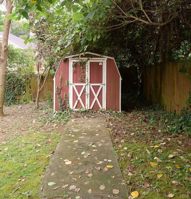 906 8th St, Lynchburg, VA 24504 - view of shed with fence