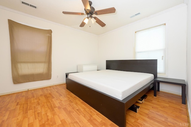 906 8th St, Lynchburg, VA 24504 - bedroom with light wood finished floors, crown molding, and a ceiling fan
