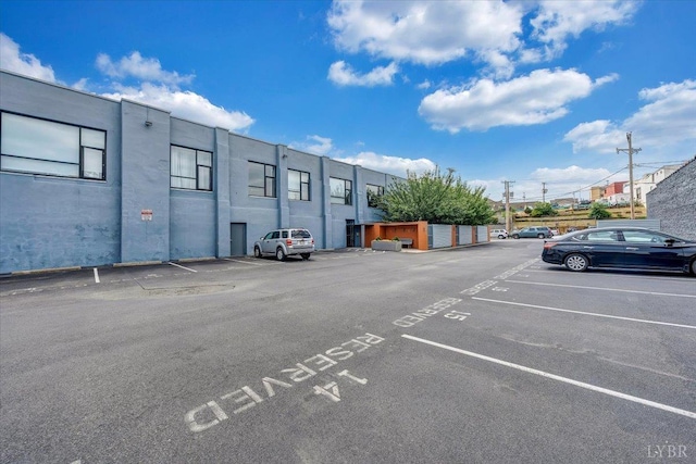 400 SW Salem Ave Unit 2B, Roanoke, VA 24016 - view of uncovered parking lot