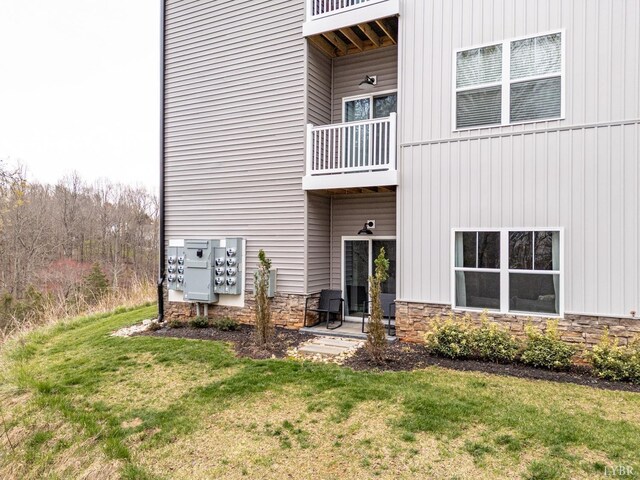 1300 Stoney Ridge Blvd Unit 102, Forest, VA 24551 - back of house featuring a yard