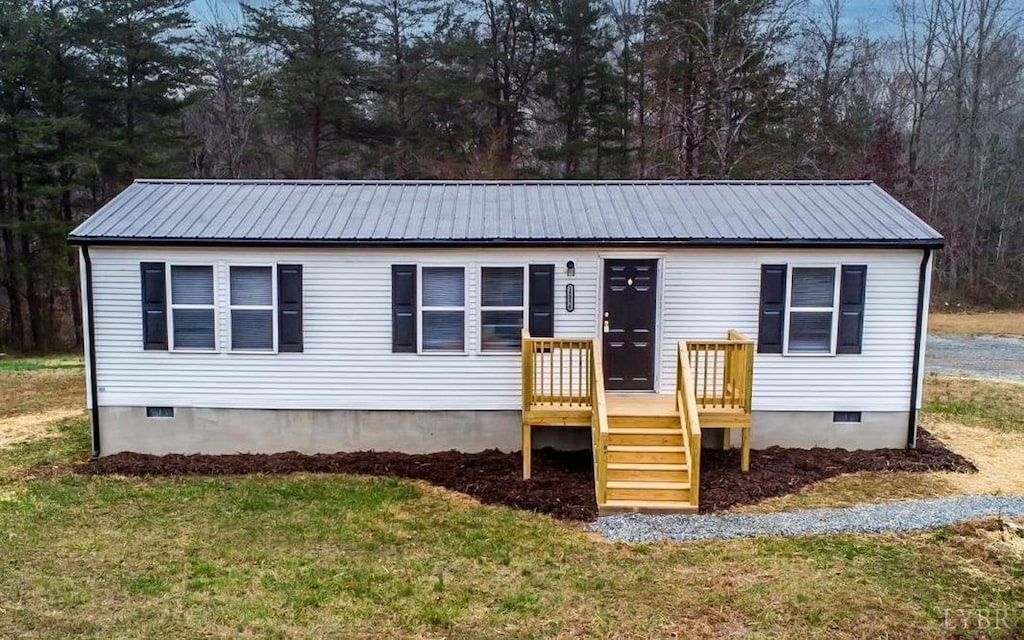 18056 Lp Bailey Memorial Hwy, Nathalie, VA 24577 - view of front of property featuring crawl space, metal roof, and a front yard