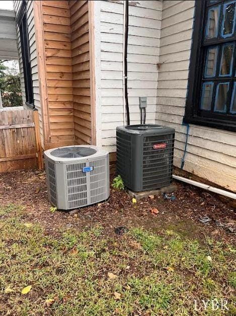 1014 Buchanan St, Lynchburg, VA 24501 - exterior view of cooling unit and fence