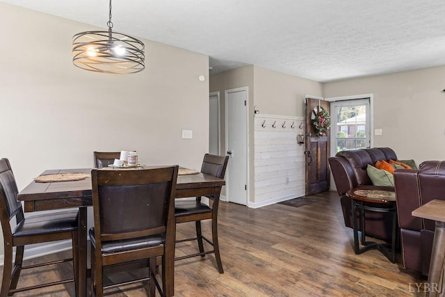 1117 Long Meadows Dr, Lynchburg, VA 24502 - dining area featuring dark wood-style floors, a textured ceiling, and baseboards