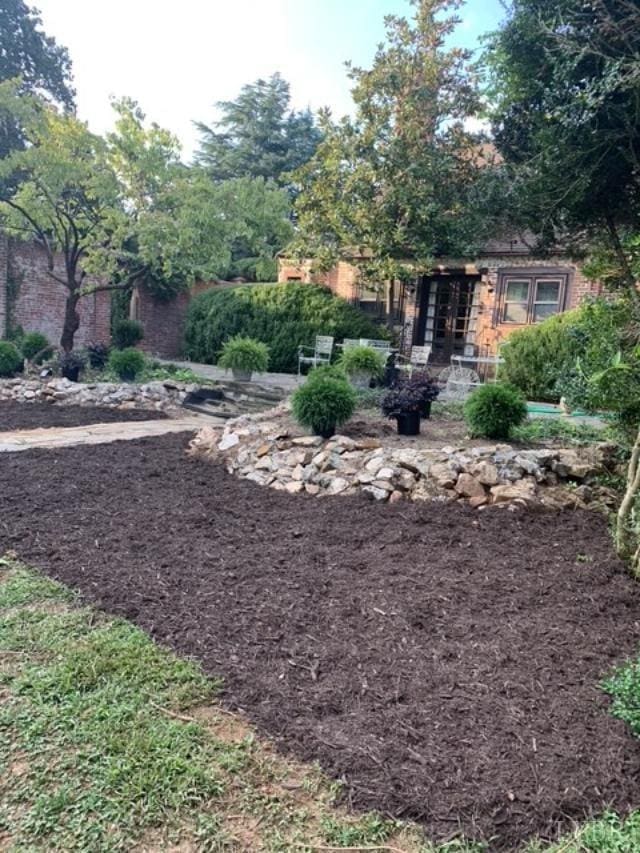 1670 Church St, Appomattox, VA 24522 - view of yard