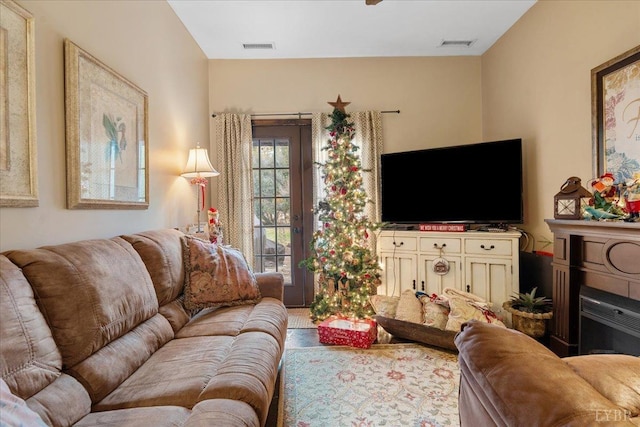 1670 Church St, Appomattox, VA 24522 - view of living room