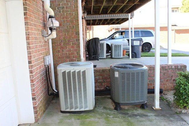 224 Duncraig Dr, Lynchburg, VA 24502 - exterior view of brick siding and central AC