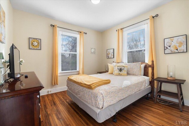 211 Warren Ave, Lynchburg, VA 24501 - bedroom featuring baseboards and dark wood-style flooring