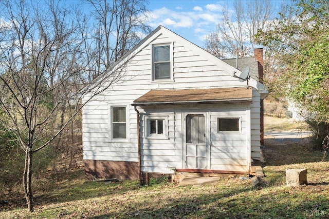 211 Warren Ave, Lynchburg, VA 24501 - back of house featuring a chimney