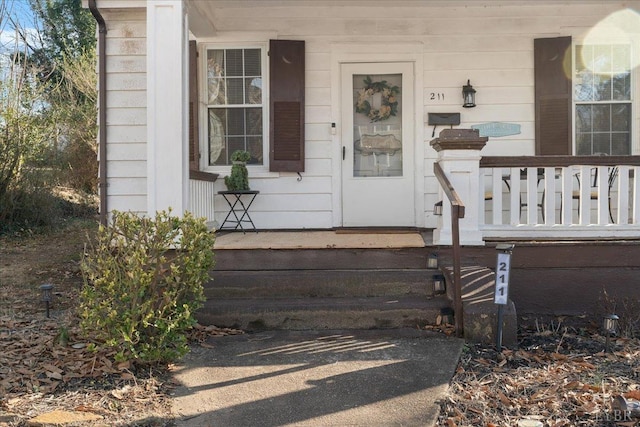 211 Warren Ave, Lynchburg, VA 24501 - doorway to property with a porch