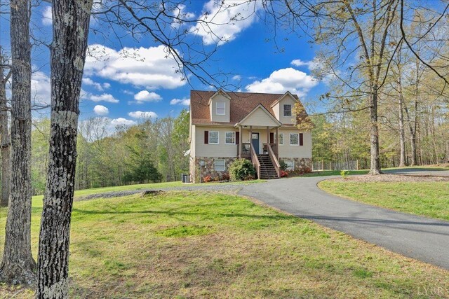 268 Leftwich Rd, Madison Heights, VA 24572 - view of front of house with a front lawn and driveway