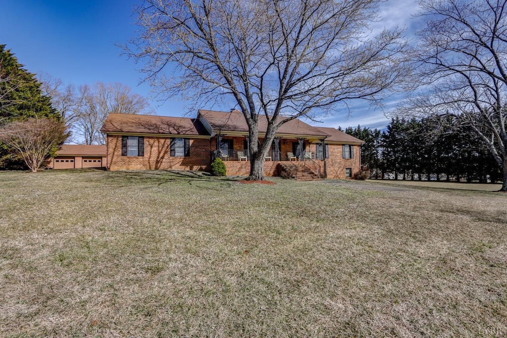 1094 Queen Ann Ct, Forest, VA 24551 - ranch-style home featuring a front lawn, a porch, and brick siding
