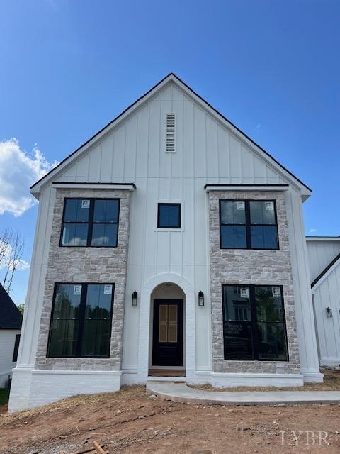 917 Elmwood Ave, Lynchburg, VA 24503 - view of front facade featuring stone siding and board and batten siding