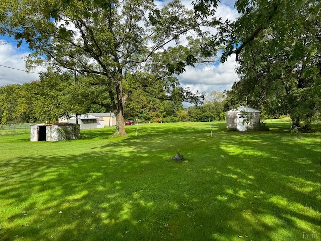 view of yard with an outdoor structure and a storage unit