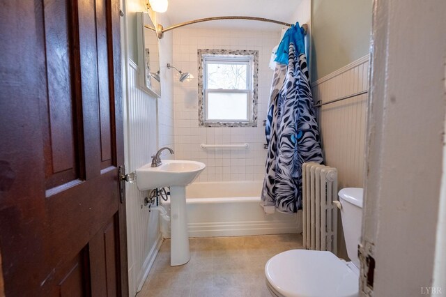 4610 Alabama Ave, Lynchburg, VA 24502 - full bath featuring radiator heating unit, toilet, a sink, and shower / tub combo with curtain