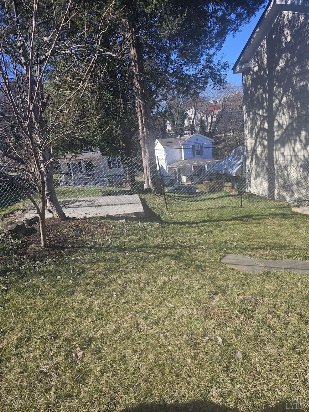 900 Polk St, Lynchburg, VA 24504 - view of yard