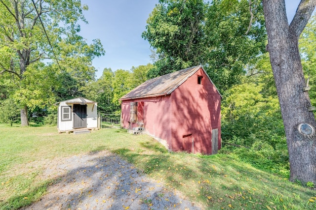 1038 Valencia Dr, Huddleston, VA 24101 - view of shed