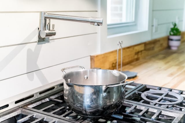1038 Valencia Dr, Huddleston, VA 24101 - kitchen view