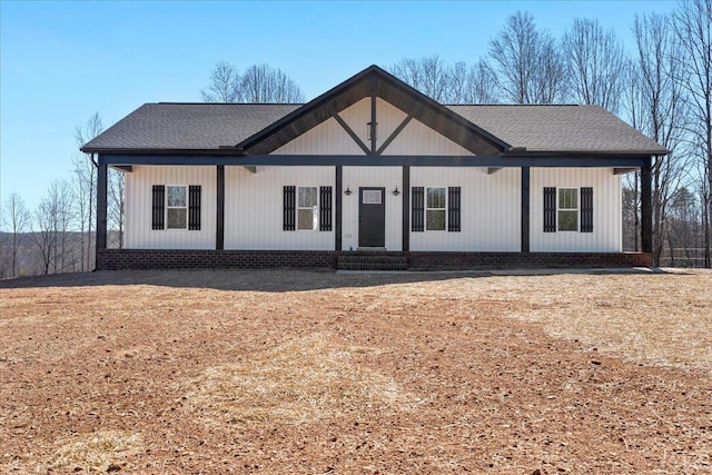 2802 Liberty Chapel Rd, Appomattox, VA 24522 - modern inspired farmhouse featuring a porch and a shingled roof