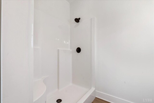 2802 Liberty Chapel Rd, Appomattox, VA 24522 - full bath with a shower, wood finished floors, and baseboards