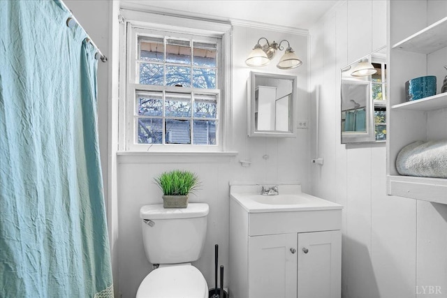 2316 Aragon St, Lynchburg, VA 24501 - full bathroom featuring toilet, curtained shower, and vanity