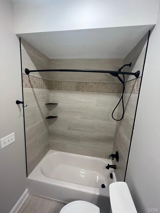 43 Grandset Dr, Forest, VA 24551 - full bathroom featuring toilet, washtub / shower combination, baseboards, and wood finished floors