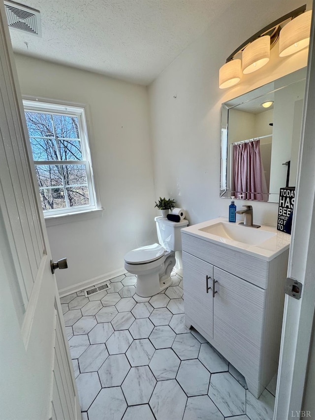 2809 Herbert St, Lynchburg, VA 24501 - bathroom featuring toilet, vanity, a textured ceiling, curtained shower, and baseboards
