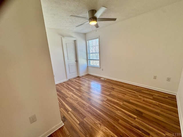 2809 Herbert St, Lynchburg, VA 24501 - unfurnished room with dark wood-style flooring, ceiling fan, baseboards, and a textured ceiling