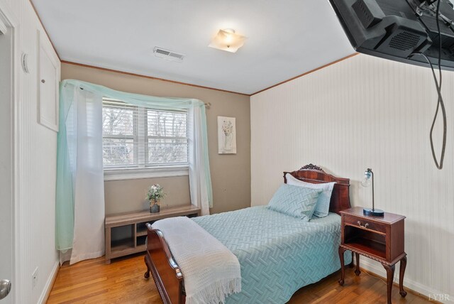 337 Virginia Ave, Appomattox, VA 24522 - bedroom with light wood-type flooring and baseboards