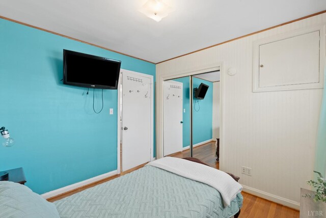 337 Virginia Ave, Appomattox, VA 24522 - bedroom featuring wood finished floors, baseboards, and a closet
