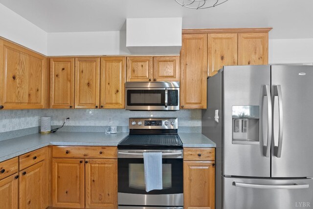 337 Virginia Ave, Appomattox, VA 24522 - kitchen with stainless steel appliances, tasteful backsplash, and light countertops