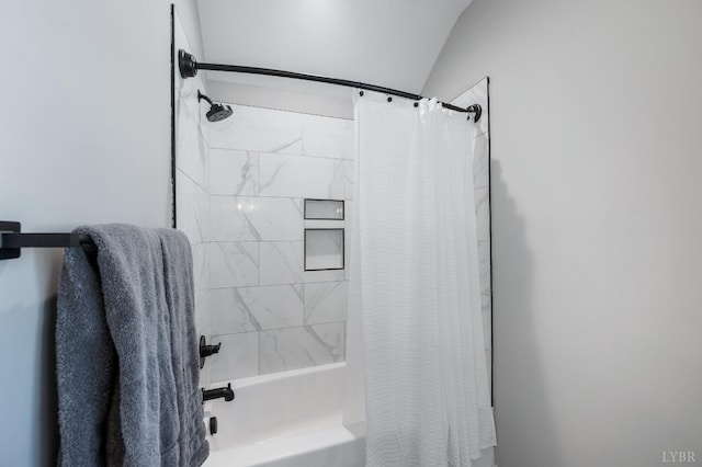 706 Elmwood Ave, Lynchburg, VA 24503 - full bath featuring shower / bath combo with shower curtain