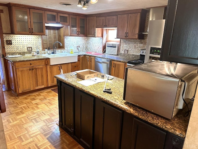 506 Peters Hollow Rd, Monroe, VA 24574 - kitchen featuring visible vents, a sink, glass insert cabinets, appliances with stainless steel finishes, and backsplash