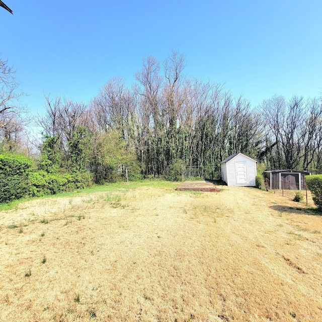 1640 Shaffer St, Lynchburg, VA 24501 - view of yard featuring an outbuilding and a shed