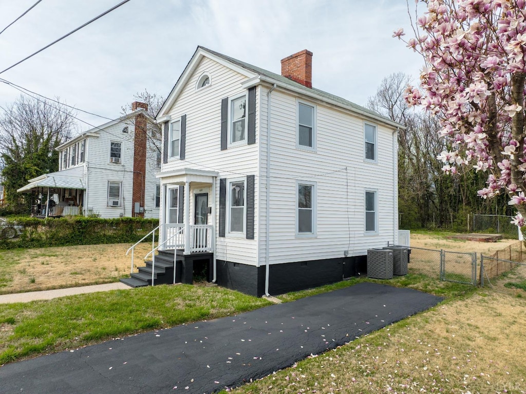 1640 Shaffer St, Lynchburg, VA 24501 - view of front of home featuring a chimney