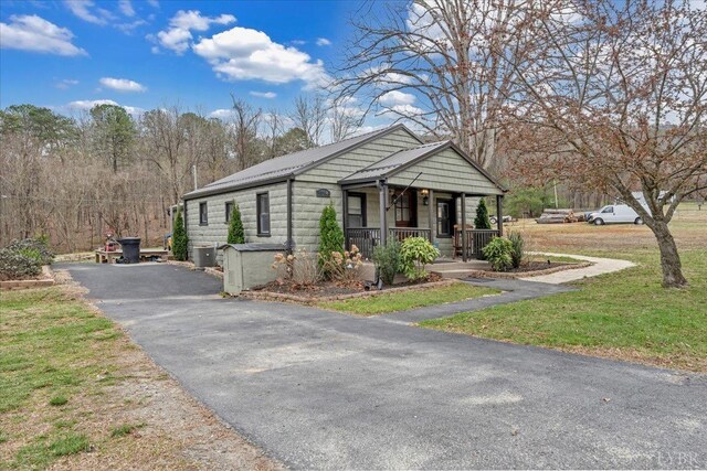 3554 Leffel Rd, Roanoke, VA 24018 - view of front of property featuring covered porch, metal roof, driveway, and a front lawn