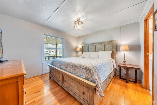 3554 Leffel Rd, Roanoke, VA 24018 - bedroom with light wood-type flooring and a textured ceiling