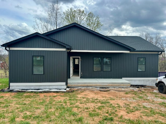2116 Lime Plant Rd, Appomattox, VA 24522 - view of front facade featuring covered porch
