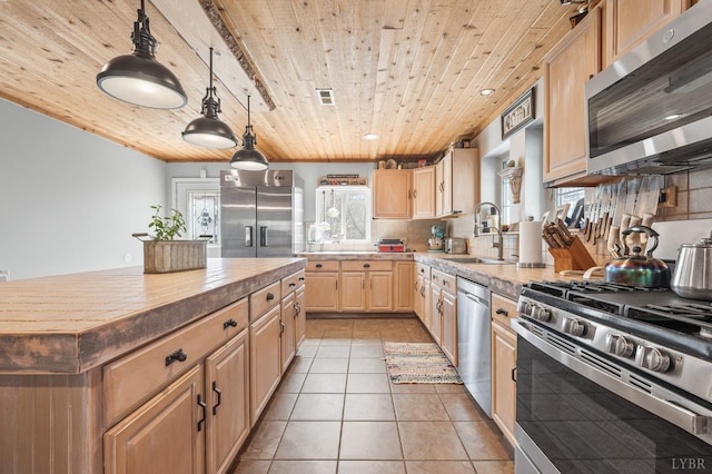 700 Cloudcroft Dr, Monroe, VA 24574 - kitchen with wood ceiling, a sink, stainless steel appliances, and light brown cabinetry