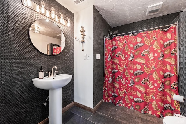 700 Cloudcroft Dr, Monroe, VA 24574 - bathroom with a textured ceiling, visible vents, a shower with shower curtain, baseboards, and tile patterned flooring