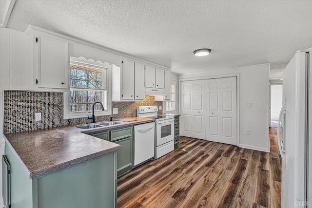 1330 Springfield Dr, Vinton, VA 24179 - kitchen with white appliances, a sink, a textured ceiling, dark wood-type flooring, and dark countertops