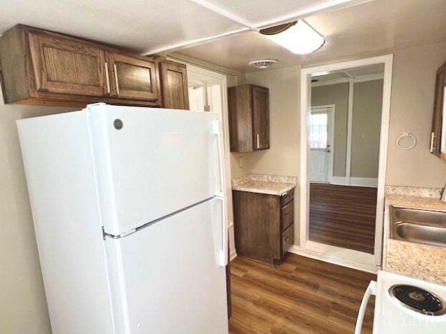 2024 Poplar St, Lynchburg, VA 24504 - kitchen with a sink, light countertops, dark wood-style floors, baseboards, and white appliances