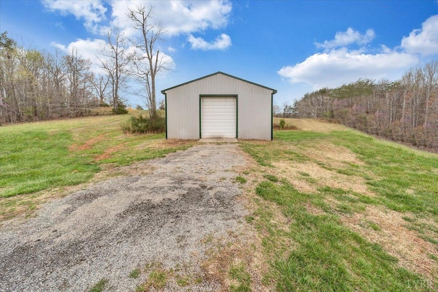 view of outdoor structure with an outbuilding and driveway