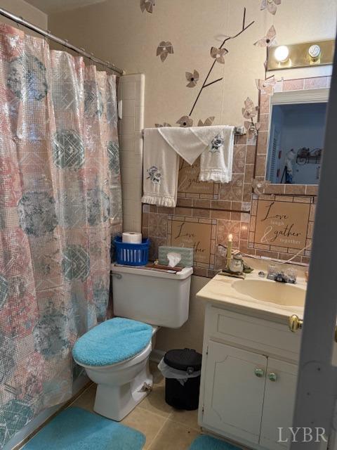 17 Westdale Dr, Lynchburg, VA 24501 - full bath featuring toilet, vanity, tile patterned flooring, and a shower with curtain