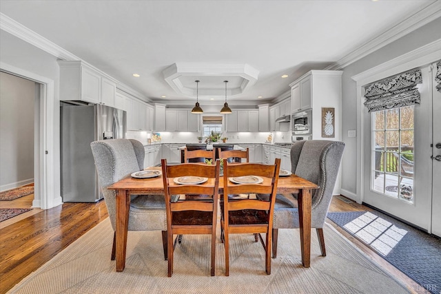1062 Ivy Creek Dr, Forest, VA 24551 - dining area featuring crown molding, light wood-type flooring, a raised ceiling, baseboards, and recessed lighting
